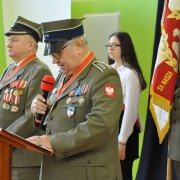 uczniowie pamietaja o zolnierzach 4 dywizji piechoty 4